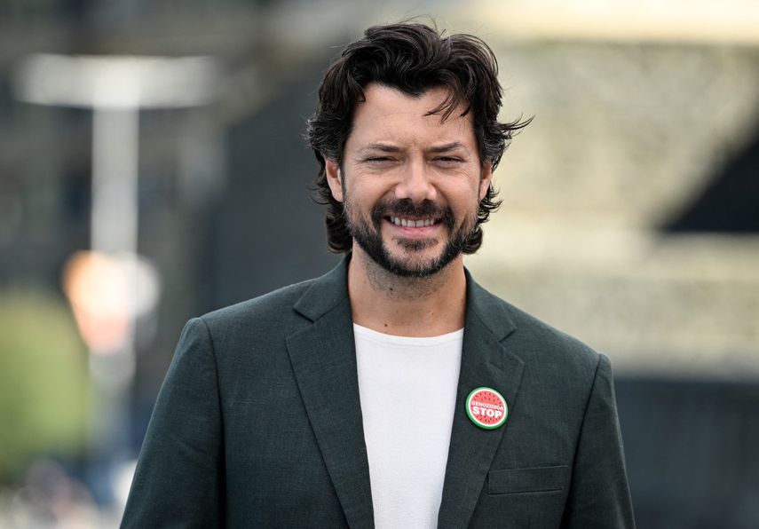 El actor español Álvaro Morte posa durante la promoción de la nueva serie Anatomía de un instante.&nbsp;