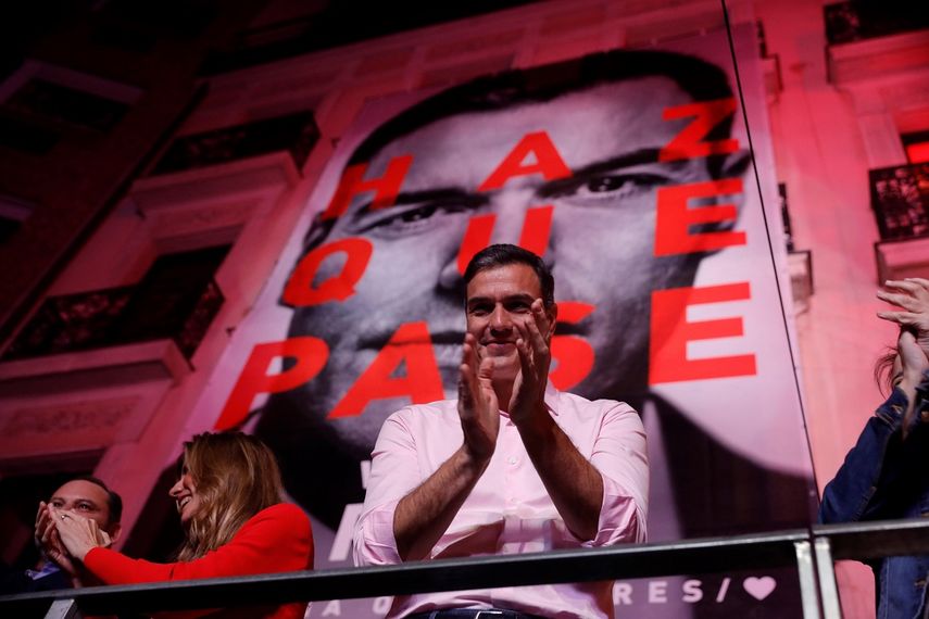 El candidato a la presidencia del Gobierno por el PSOE, Pedro Sánchez, habla de los resultados electorales en la sede socialista en la Calle Ferraz de Madrid.&nbsp;