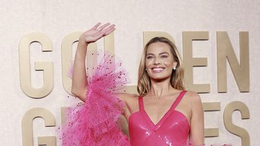 La actriz australiana Margot Robbie llega a la 81ª edición de los Globos de Oro en el hotel Beverly Hilton de Beverly Hills, California, el 7 de enero de 2024.&nbsp;