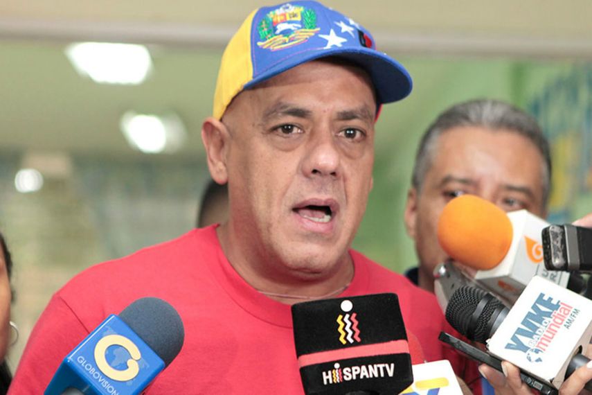 El jefe de la comisión presidencial para verificar las firmas para el revocatorio, Jorge Rodríguez, solicitó un fallo contra las más de 600.000 rúbricas que, según el CNE no cumplieron con los criterios requeridos (ARCHIVO)