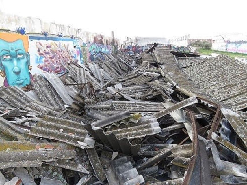 Ecologistas denuncia el abandono de kilos de amianto en un paraje de Valdemoro