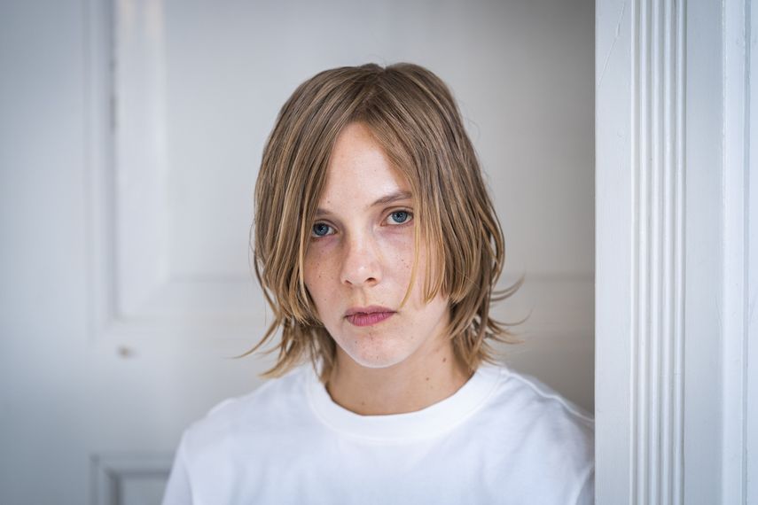 La escritora holandesa&nbsp;Marieke Lucas Rijneveld fue nominada al premio Booker internacional por su libro The Discomfort of Evening.