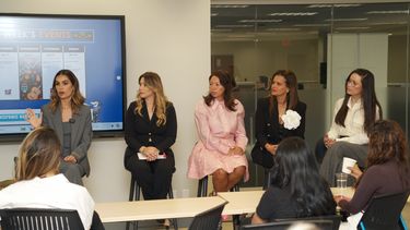 Panelistas compartiendo su experiencia y conocimiento durante Expo Latina Miami 2025.