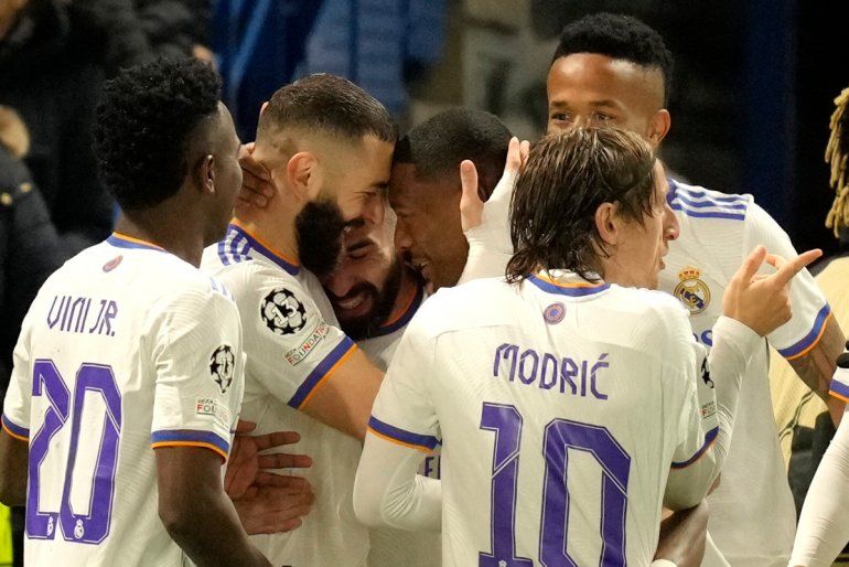 El francés Karim Benzema anotó su segundo Hat-Trick de la edición 2021-22 de la Champions League y el Real Madrid tiene un pie en Semi
