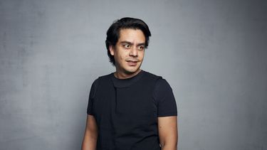 El guionista y director Jayro Bustamante posa durante la promoción de su película La Llorona en el Festival de Cine de Sundance, el 27 de enero del 2020 en Park City, Utah.&nbsp;