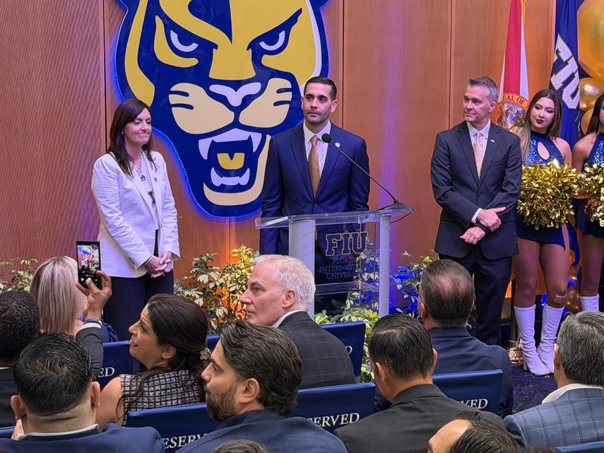 Nuñez, Cantens y Carr respondieron preguntas de los asistentes.