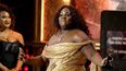Alex Newell, una de los ganadores, recibe el premio a Mejor actor de reparto en un musical por Shucked en la 76a entrega anual de los premios Tony el domingo 11 de junio de 2023 en el teatro United Palace de Nueva York.