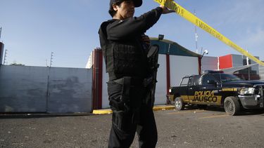 Entre los cuerpos encontrados en contenedores frigoríficos y los que están en la morgue, suman 444 cadáveres resguardados por el Instituto Jalisciense de Ciencias Forenses, de los cuales solo 60 están en proceso de identificación