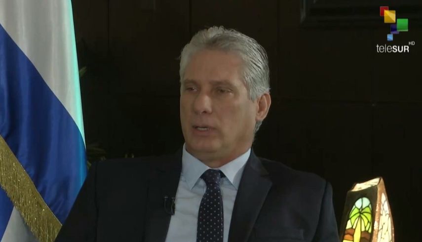 El designado gobernante cubano Miguel Díaz-Canel ofrece declaraciones al canal de televisión Telesur.