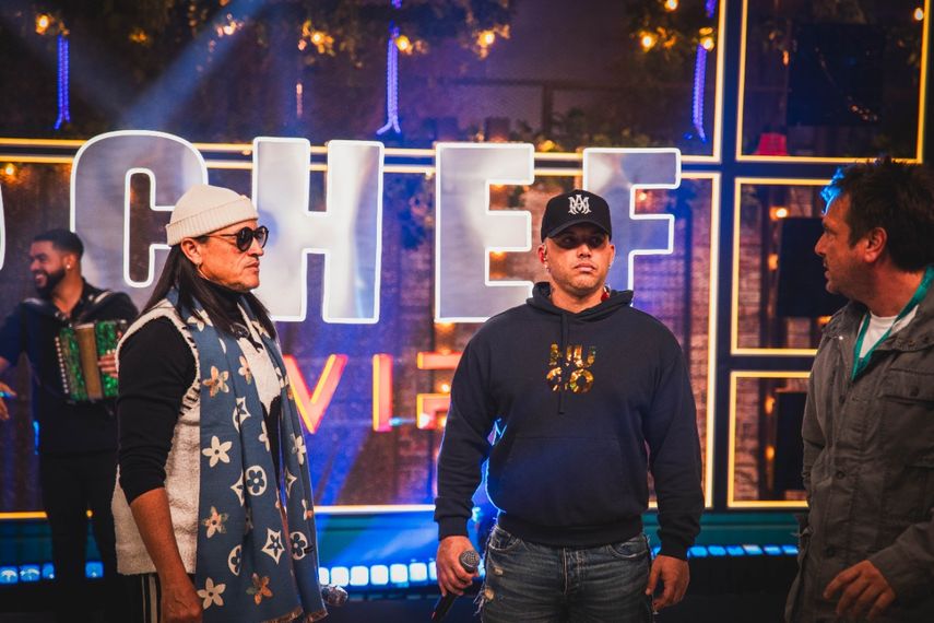 Elvis Crespo y El Blachy durante ensayos para la Gran Final de Top Chef VIP.