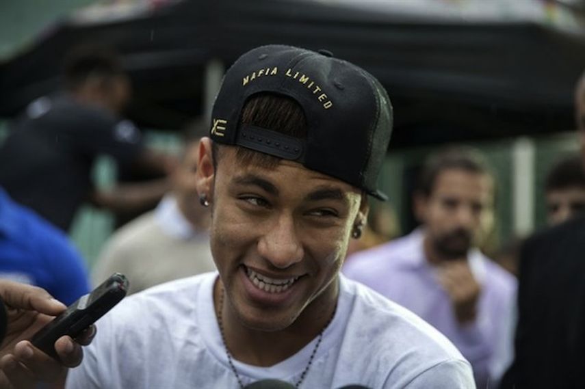 El Fisco brasileño demanda a Neymar el pago de aproximadamente 16 millones de dólares. (ARCHIVO)