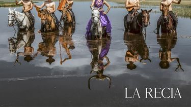 La portada del nuevo álbum independiente de Cimarrón, La recia, lanzado en formato digital el martes 24 de mayo de 2022.&nbsp;