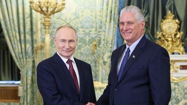 El dictador cubano, Miguel Dïaz-Canel, junto con el presidente de Rusia, Vladimir Putin.