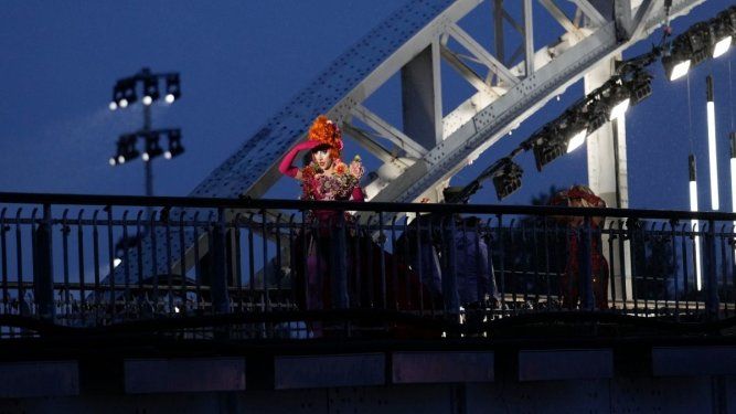 Drag queens previo a participar en la ceremonia de inauguración de los Juegos Olímpicos de París, el viernes 26 de julio de 2024.