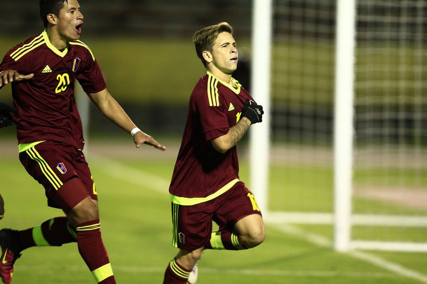 Sin embargo, los jugadores –de forma muy profesional- se han dado apoyo, luego de que Peñaranda sufriera una ruptura en el bíceps femoral de la pierna izquierda.