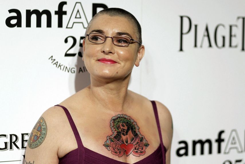 La música irlandesa Sinead OConnor llega a la Gala Inspiration de amfAR en Los Ángeles el 27 de octubre de 2011.&nbsp;