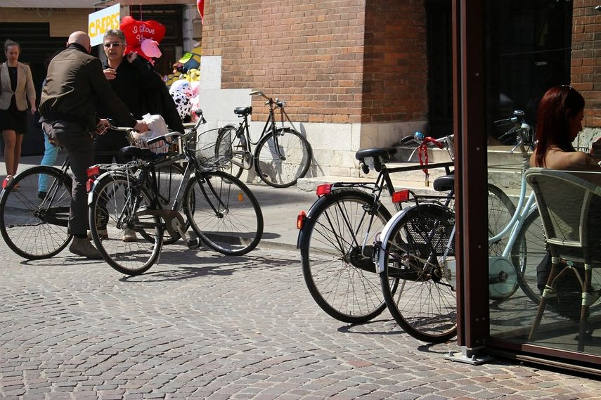 En Ferrara,&nbsp;ciudad medieval del norte de Italia, el número de bicicletas es similar al de personas.