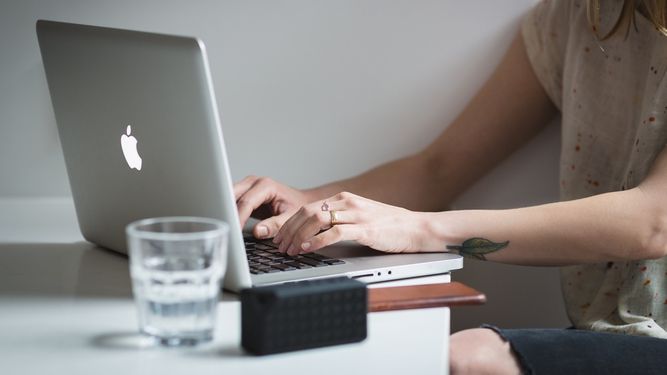 Para 2022, los ingresos de Apple fueron estimados en US$394,3 mil millones