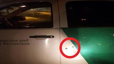 Auto de la Patrulla Fronteriza con los impactos de bala.&nbsp;