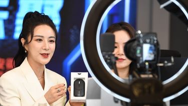 Huang Wei, de 36 años y cuyo apodo es Viya, cuenta con más de 110 millones de seguidores en varias redes sociales y es considerada como un icono del comercio en línea