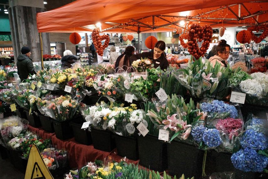 Flores importadas desde Colombia y Ecuador en un mercado de Estados Unidos.