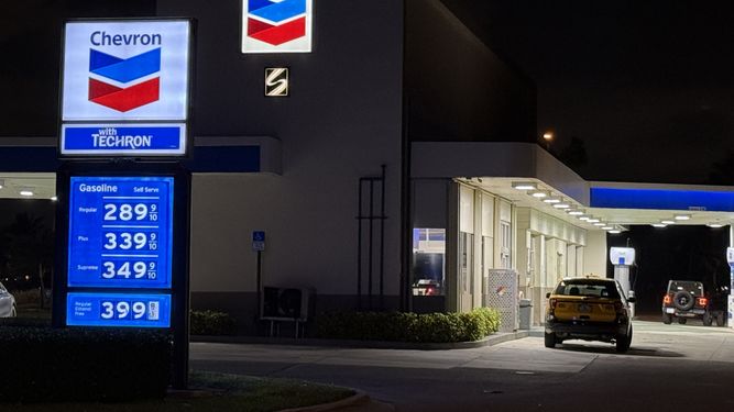 Precio de la gasolina en Florida baja ante las fiestas.&nbsp;