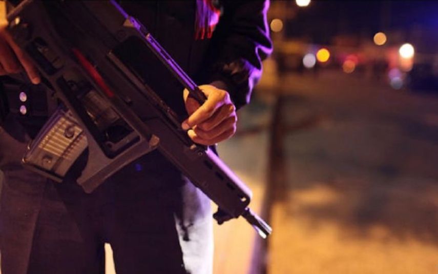 Medios locales publicaron el miércoles que la policía federal y el ejército realizaron un operativo sorpresa en una refinería, en la que revisaron a trabajadores y sus vehículos.