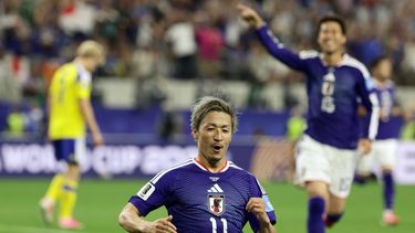 El delantero japonés Daizen Maeda celebra el primer gol de su equipo durante el partido de fútbol del Grupo F del Mundial de 2026 entre Japón y Suecia&nbsp;