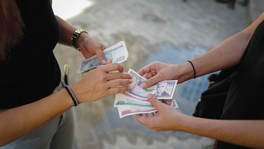 Es necesario contar&nbsp;con dólares para poder&nbsp;adquirir una gran parte de&nbsp;los alimentos.