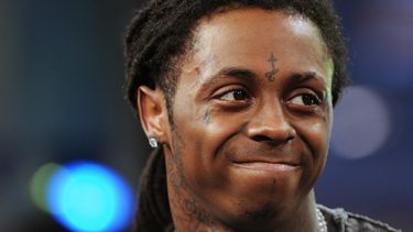 En esta fotografía de archivo del 10 de junio de 2008 el rapero Lil Wayne participa en Total Request Live de MTV en los estudios de MTV en Times Square en Nueva York.