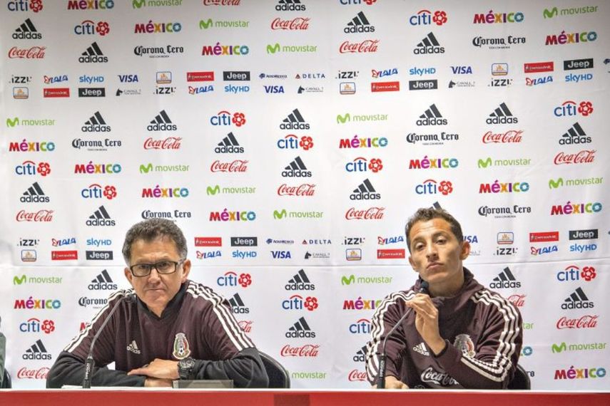 Guardado y el seleccionador, Juan Carlos Osorio, atendieron a los medios de comunicación este jueves.