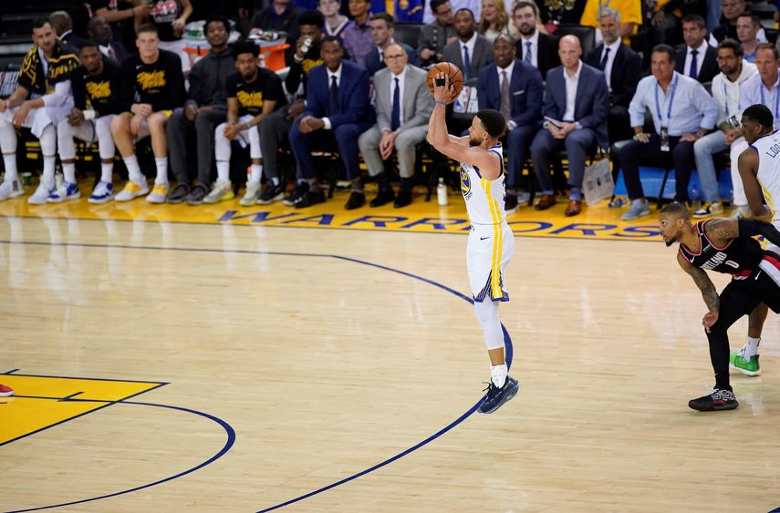 De nuevo, el base Stephen Curry mostró su mejor versión de jugador imparable en los tiros a canasta al conseguir 36 puntos, incluidos nueve triples&nbsp;