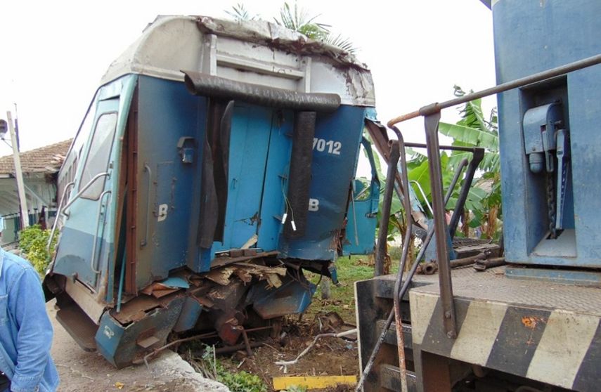El impacto de la locomotora provocó daños en el coche médico del tren de la ruta Sancti Spíritus-Habana.
