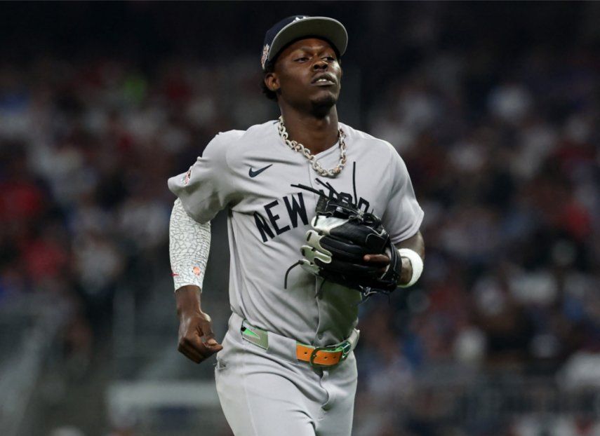 Jazz Chisholm Jr. # 13 de los Yanquis de Nueva York corre fuera del campo después de la quinta entrada del Juego de Estrellas de la MLB en Truist Park el 15 de julio de 2025 en Atlanta, Georgia.&nbsp;