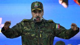 El dictador de Venezuela, Nicolás Maduro, hace gestos durante un discurso durante una ceremonia militar en Fuerte Tiuna. El dictador de Venezuela, Nicolás Maduro, hace gestos durante un discurso durante una ceremonia militar en Fuerte Tiuna.