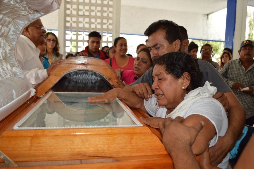  La Comisión Nacional de los Derechos Humanos (CNDH) denunció hoy irregularidades en la investigación del homicidio del periodista Pedro Tamayo en el oriental estado mexicano de Veracruz en julio de 2016.. 