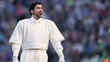 Bad Bunny se presenta en el escenario durante el espectáculo de medio tiempo del Super Bowl LX de Apple Music en el Levis Stadium el 8 de febrero de 2026 en Santa Clara, California.