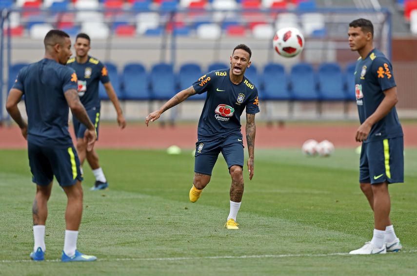 Neymar comandará la ofensiva de Brasil ante Bélgica en uno de los cruces más atractivos.