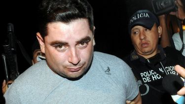 Plutarco Ruiz condujo a las autoridades al lugar donde se encontraban los cadáveres. Un presunto cómplice, Aris Maldonado, también fue arrestado.(AP Foto)