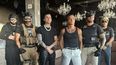 Lenier y Sixto Rein (centro) en el videoclip de Qué fácil fue.