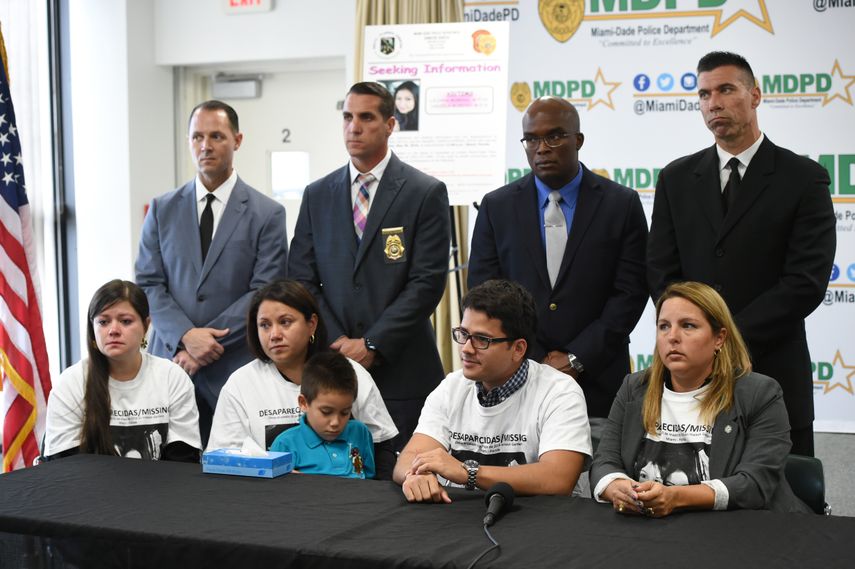Carolina, Yamilet &nbsp;y Eduardo Moreno, junto a Claudia Mariaca, hablan sobre la desaparición de Liliana Moreno y su hija Daniela.