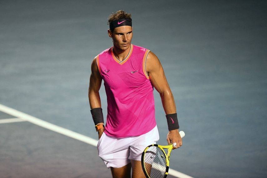 Rafael Nadal sufrió con dolores abdominales en el triunfo sobre el estadounidense Taylor Fritz en Wimbledon