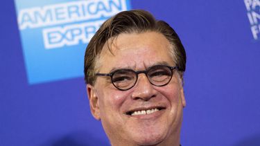 En esta foto de archivo tomada el 2 de enero de 2018, el escritor y director Aaron Sorkin asiste a la 29a Gala Anual de Premios del Festival Internacional de Cine de Palm Springs en el Centro de Convenciones de Palm Springs en Palm Springs, California. The Trial Of The Chicago 7 fue juzgada el domingo como la mejor actuación del año en los prestigiosos Screen Actors Guild Awards. &nbsp;