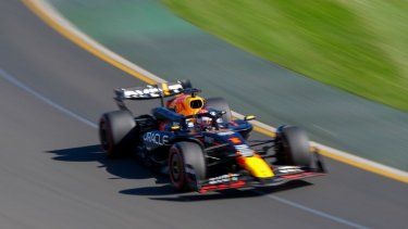 El Red Bull del holandés Max Verstappen durante la sesión de calificación para el Gran Premio de Fórmula 1 de Australia, en Albert Park, Melbourne, Australia, el 23 de marzo de 2024.&nbsp;