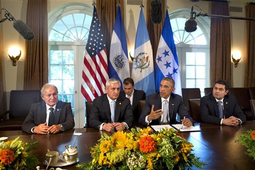 De izquierda a derecha, el presidente de El Salvador, Salvador Sánchez Cerén: el de Guatemala, Otto Pérez Molina; el de Estados Unidos, Barack Obama, y el de Honduras, Juan Hernández  ( Foto AP)