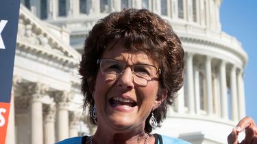 La representante Jackie Walorski, republicana por Indiana, habla en el Capitolio, en Washington.