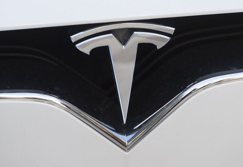 Logo del fabricante de vehículos Tesla.