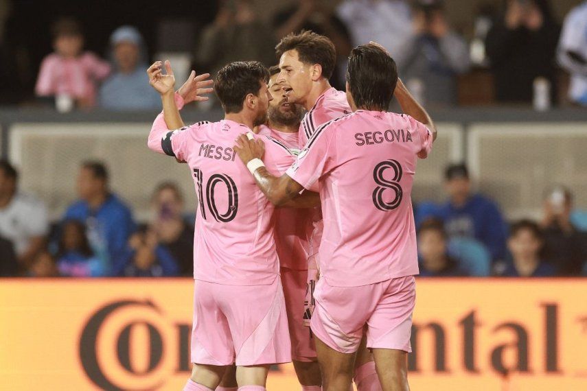 Jugadores del Inter Miami celebran luego de que el argentino Tadeo Allende anotara el segundo gol del club en un partido, el 14 de mayo de 2025.