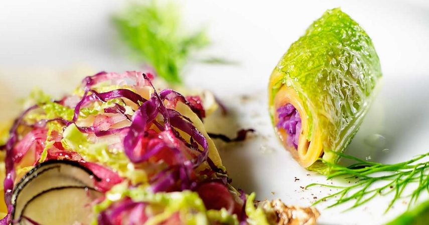Presentación de un plato en el restaurante LArpège de París, del chef Alain Passard.