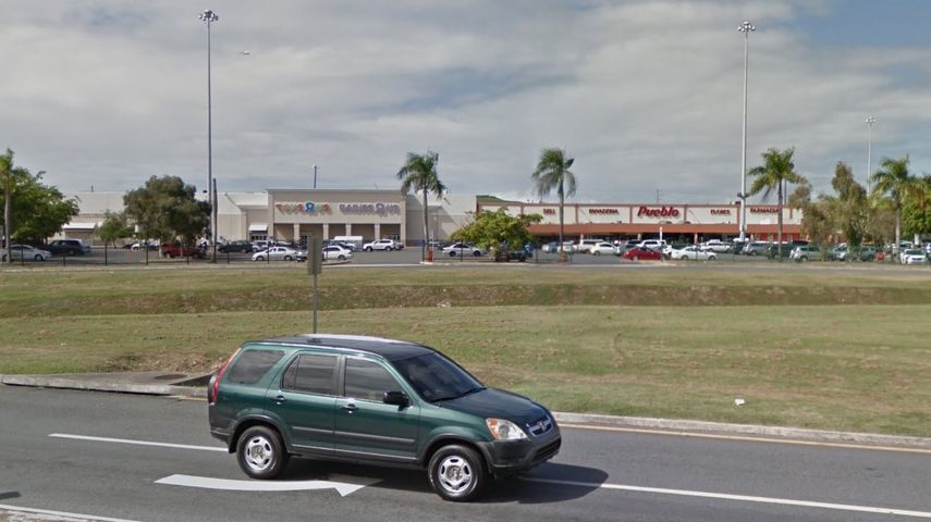 Vista de una de las tiendas de la cadena Toys R Us en la zona norte de Puerto Rico.